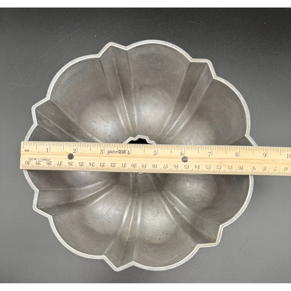 Nordic Ware Mini Bundt Pan Cake Heavy Cast Aluminum Vintage  9" x  3.5" - Picture 4 of 8